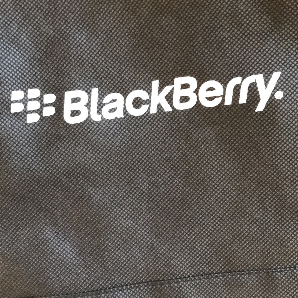 BLACKBERRY adjustable strap bag - Picture 7 of 8